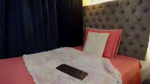 Nicky Brown online show from September 9, 6:40 pm