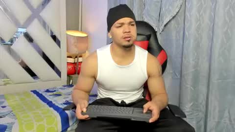 Snapshot of nico_blaze7 chatting on February 6, 12:19 pm nico_blaze7 online show from February 6, 12:19 pm