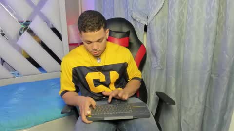 Snapshot of nico_blaze7 chatting on March 3, 7:53 pm nico_blaze7 online show from March 3, 7:53 pm