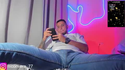 Snapshot of nico_rivera chatting on December 19, 12:50 am Nicolas online show from December 19, 12:50 am