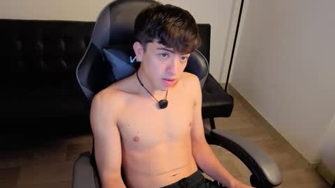 Snapshot of nicoisonline chatting on February 28, 8:43 pm Nicolas online show from February 28, 8:43 pm