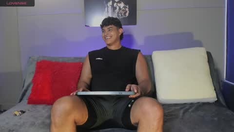 Snapshot of nicol_and_thiago_212 chatting on May 2, 9:31 pm nicol_and_thiago_212 online show from May 2, 9:31 pm