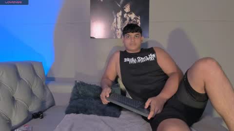 Snapshot of nicol_and_thiago_212 chatting on June 5, 10:48 pm nicol_and_thiago_212 online show from June 5, 10:48 pm