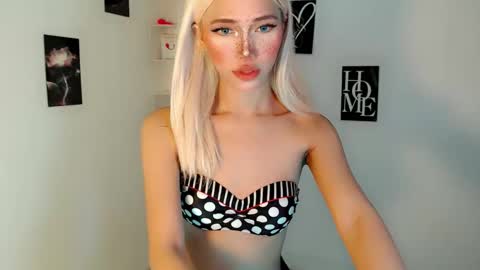 ITS ME NICOLE online show from February 15, 5:48 am