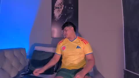 nicole_and_thiago1 online show from June 23, 11:36 pm