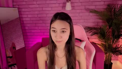 Snapshot of nicole_brownie chatting on February 4, 5:13 am Nicole online show from February 4, 5:13 am