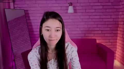 Snapshot of nicole_brownie chatting on February 19, 2:07 am Nicole online show from February 19, 2:07 am