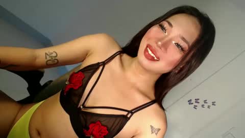 nicole_buntog online show from December 1, 5:13 pm