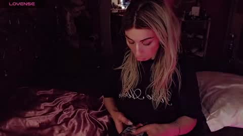 Nicole online show from May 15, 7:48 am