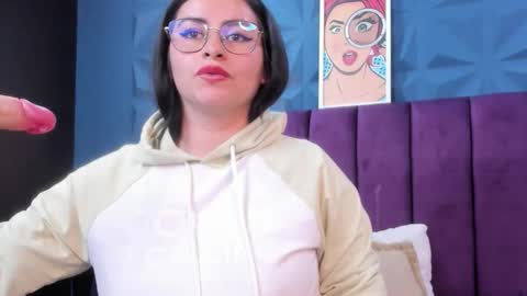 Nicole online show from May 15, 11:45 pm