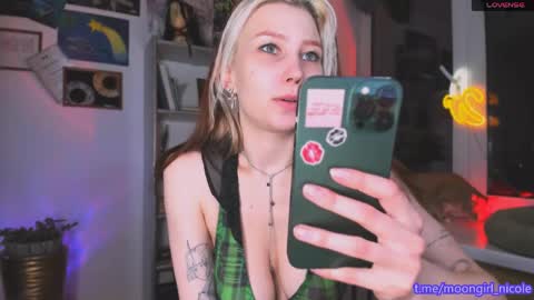 Nicole online show from May 15, 10:39 pm