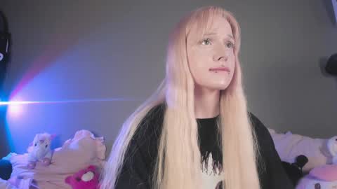 Mary online show from April 6, 3:24 pm