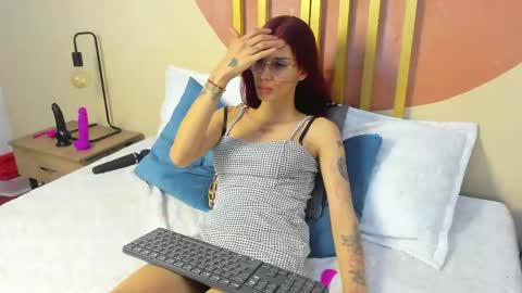 Snapshot of nicolee_angels chatting on April 30, 8:15 pm N i c o l e online show from April 30, 8:15 pm