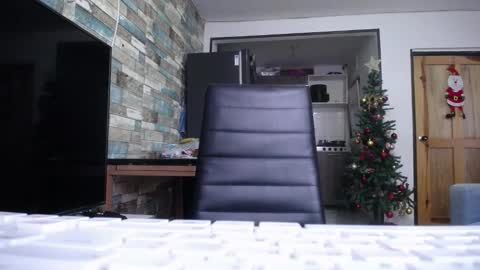 Nicole online show from December 20, 9:00 pm