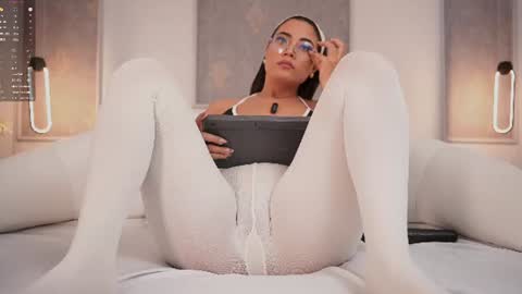 Snapshot of nicoleflorens chatting on July 3, 7:53 pm Nicol Flores GMT-5 1530-2200 online show from July 3, 7:53 pm