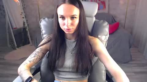 Nicole online show from June 3, 2:33 pm