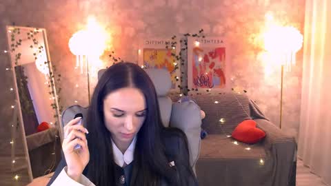 Nicole online show from June 5, 4:02 pm