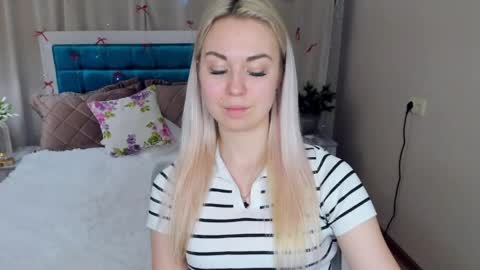 NicoleStunning online show from May 8, 8:52 am
