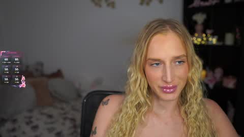nicolette__shea_ online show from December 12, 2:00 pm