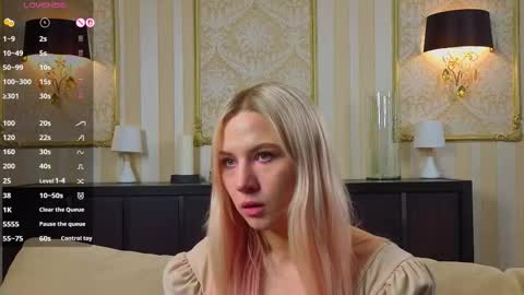 Snapshot of nicollefarrey chatting on March 2, 7:59 am Kim online show from March 2, 7:59 am