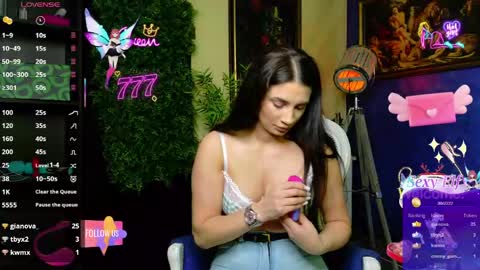 Nicolle online show from June 6, 2:33 pm