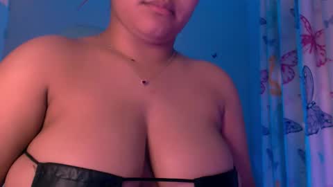 Nicolle Miley online show from March 18, 8:23 pm