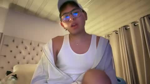 nicoxdulce online show from May 11, 12:38 am