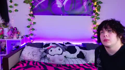 Snapshot of night_angell chatting on February 8, 9:23 am Night angel online show from February 8, 9:23 am