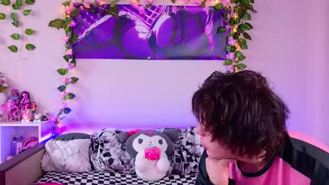 Snapshot of night_angell chatting on February 18, 9:49 am Night angel online show from February 18, 9:49 am