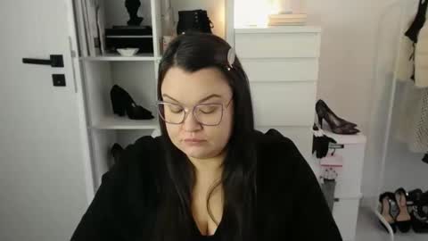 Holly online show from March 10, 7:57 am