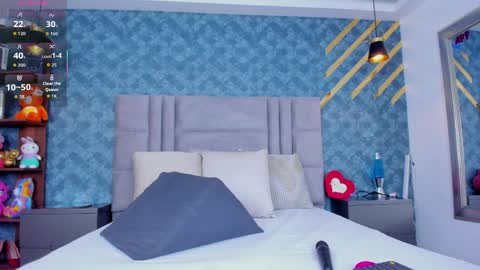 NiiaMoore online show from April 8, 7:14 pm