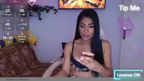Nicolle Bustamante online show from March 4, 8:04 pm