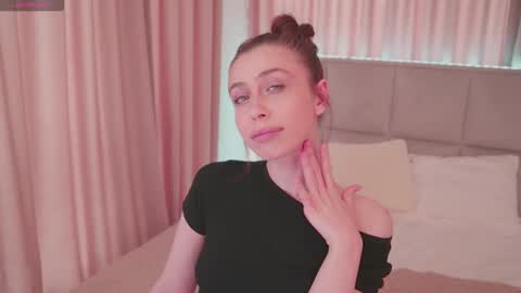 Snapshot of nikaletta chatting on May 1, 1:05 pm Nika online show from May 1, 1:05 pm
