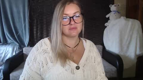 Snapshot of nikaskylink chatting on September 19, 4:14 am Nika online show from September 19, 4:14 am