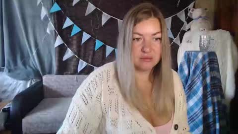 Snapshot of nikaskylink chatting on October 4, 4:21 am Nika online show from October 4, 4:21 am