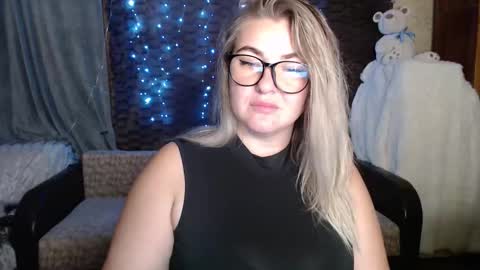 Snapshot of nikaskylink chatting on October 17, 8:00 pm Nika online show from October 17, 8:00 pm