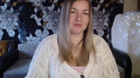 Snapshot of nikaskylink chatting on December 15, 5:12 am Nika online show from December 15, 5:12 am