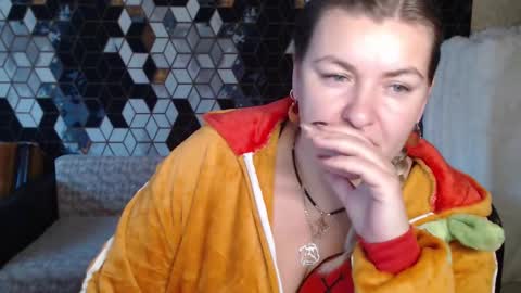 Snapshot of nikaskylink chatting on December 16, 5:01 am Nika online show from December 16, 5:01 am