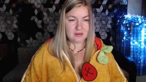 Snapshot of nikaskylink chatting on December 17, 7:53 pm Nika online show from December 17, 7:53 pm