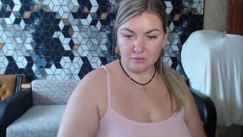 Snapshot of nikaskylink chatting on February 3, 6:51 am Nika online show from February 3, 6:51 am