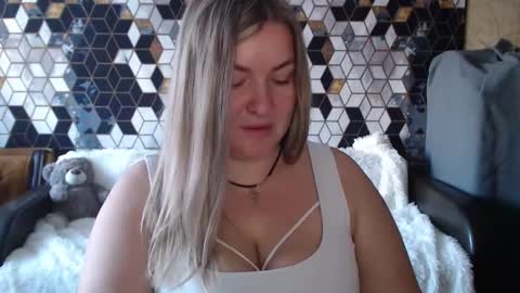 Snapshot of nikaskylink chatting on February 11, 6:18 am Nika online show from February 11, 6:18 am