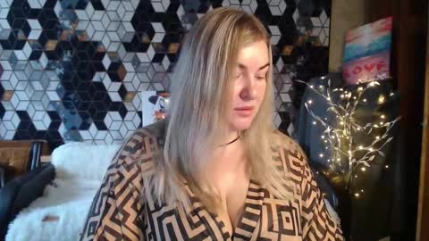 Snapshot of nikaskylink chatting on March 3, 5:35 am Nika online show from March 3, 5:35 am