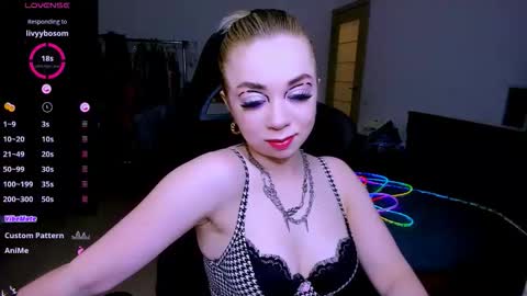 nikigoddesss online show from March 23, 3:27 pm