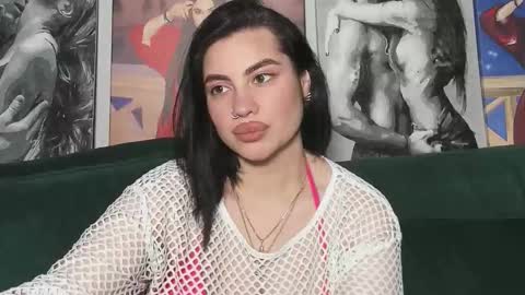 Nikki Kardashian online show from October 13, 10:32 pm