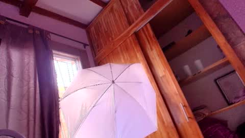 Snapshot of nikki_uwu chatting on July 7, 8:35 pm nikki_uwu online show from July 7, 8:35 pm