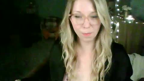 nikkib653466 online show from March 8, 4:27 am