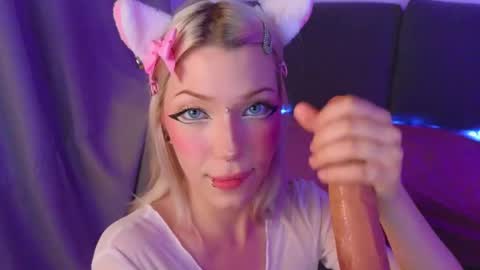 Snapshot of nikkisilk chatting on April 29, 9:43 pm Stassy Krissy Aria Lina online show from April 29, 9:43 pm