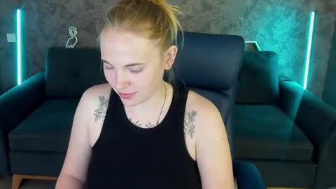 nikkyreyyy online show from May 19, 1:06 pm