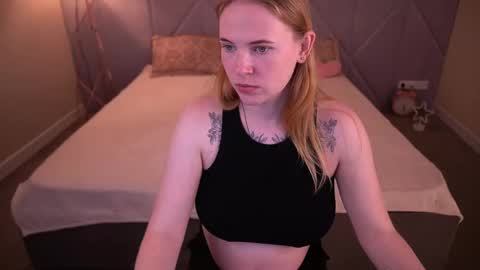 nikkyreyyy online show from May 20, 5:46 am