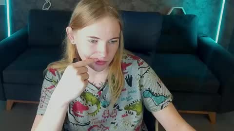 nikkyreyyy online show from May 22, 5:47 am